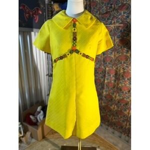 Vintage Yellow Mod Mini Dress Floral Embroidery Textured Pique 60s 70s Retro
